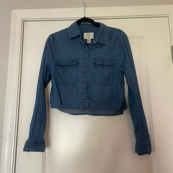 Forever 21 Women’s Cropped Denim Button Down Shirt - Picture 2 of 10